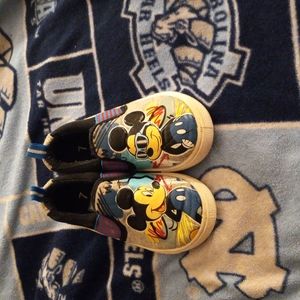 Boys size 7 Mickey Mouse shoes